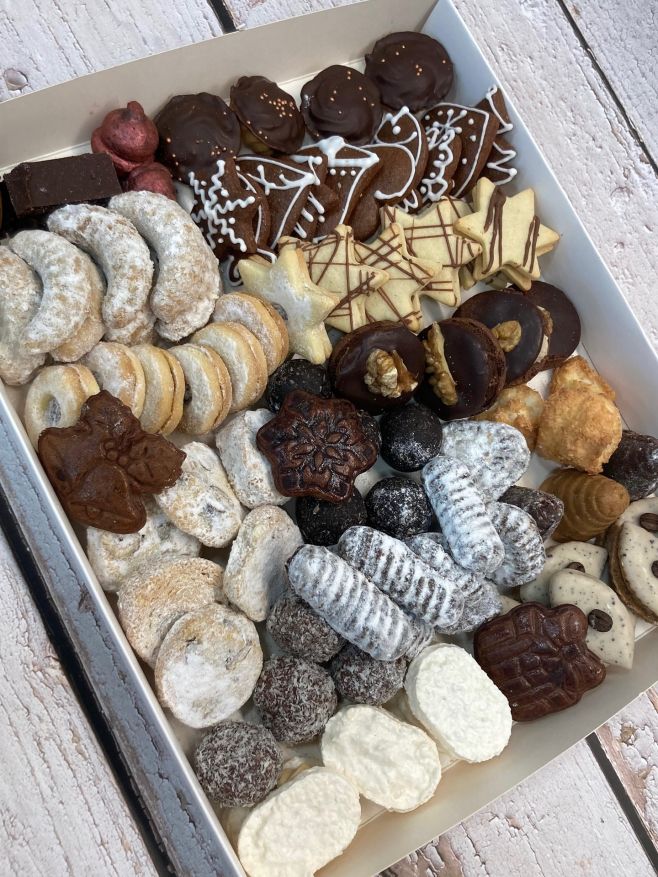 Nabízíme i letos poctivé domácí VÁNOČNÍ CUKROVÍ👌 KLASICKÉ * BEZLEPKOVÉ * LOW CARB * VOSÍ HNÍZDA ✅ Objednávat můžete do...